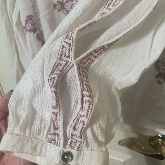 Lucky Brand ivory embroidered boho blouse with cutout sleeves and tassel L - Picture 5 of 8
